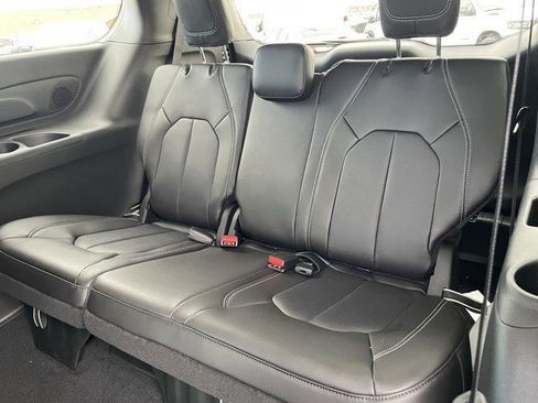 New 2026 Chrysler Pacifica Select image 13
