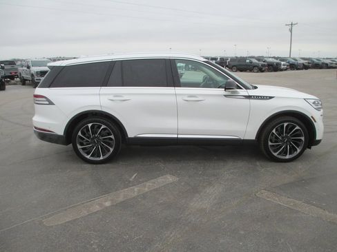 Used 2020 Lincoln Aviator Reserve w/ Equipment Group 202A image 3