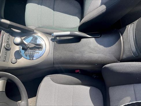 Used 2009 Pontiac Solstice Convertible w/ Preferred Package RWD image 10