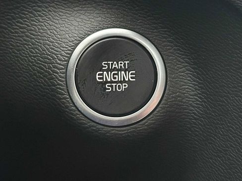 Used 2025 Volvo XC40 B5 Ultra w/ Climate Package image 33