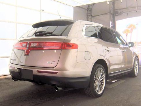 Used 2019 Lincoln MKT AWD image 4