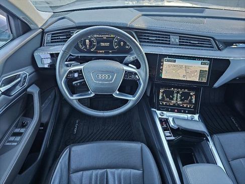 Used 2023 Audi e-tron Premium Plus w/ Premium Plus Package image 5