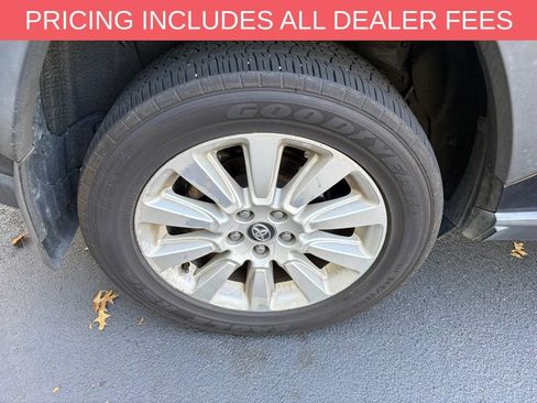 Used 2020 Toyota RAV4 XLE Premium FWD image 7