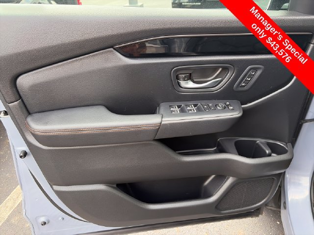 Used 2025 Honda Pilot TrailSport image 20