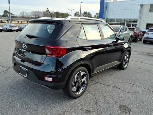New 2026 Hyundai Venue SEL FWD image 3