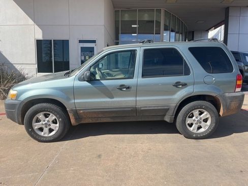 Used 2006 Ford Escape XLT image 2
