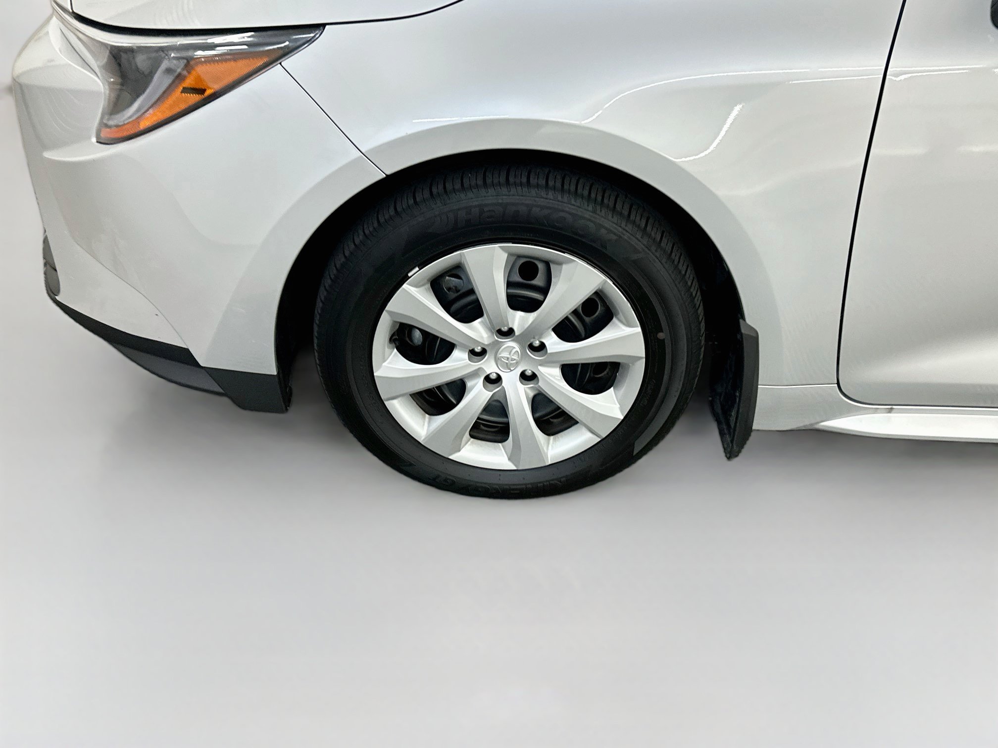 Used 2025 Toyota Corolla LE FWD image 11