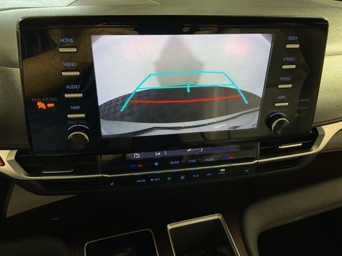 Used 2022 Toyota Sienna XLE FWD image 5