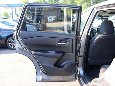 Used 2024 Nissan Rogue SV FWD image 24