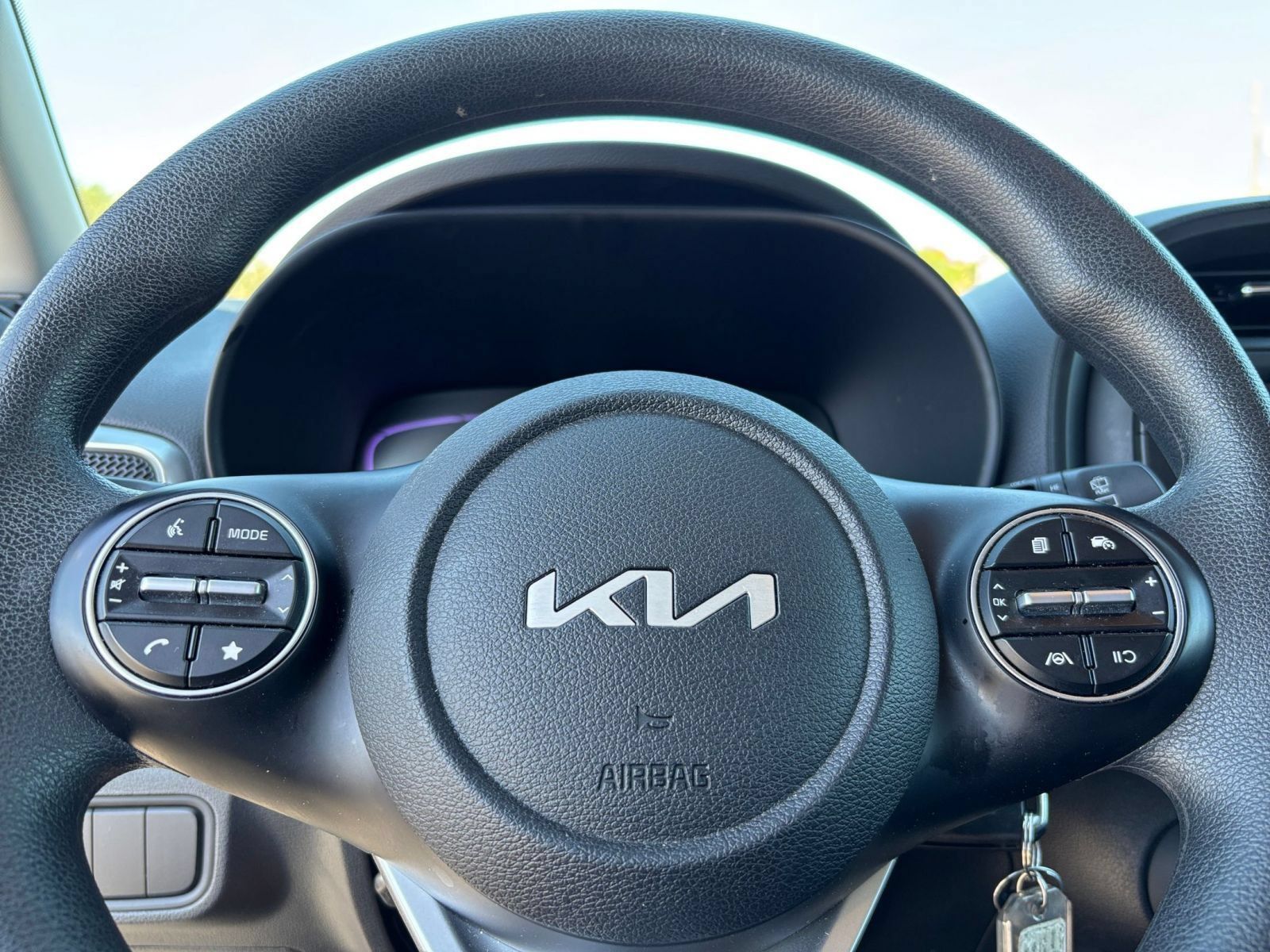 Used 2025 Kia Soul LX w/ LX Technology Package FWD image 25