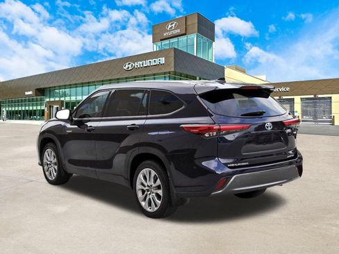 Used 2021 Toyota Highlander Limited FWD image 8