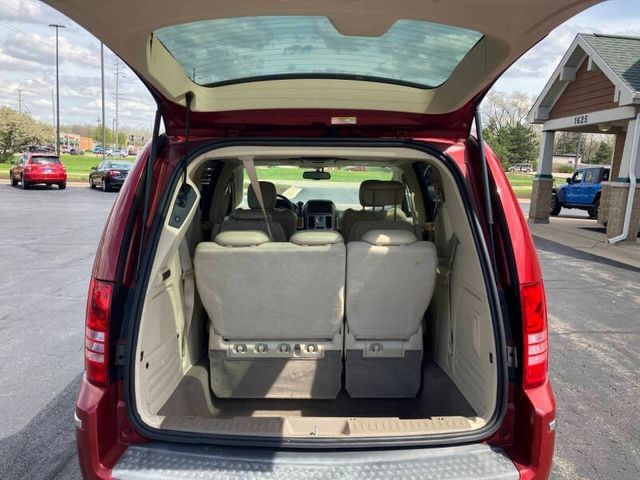 Used 2009 Chrysler Town & Country Limited w/ Entertainment Group #3 FWD image 22