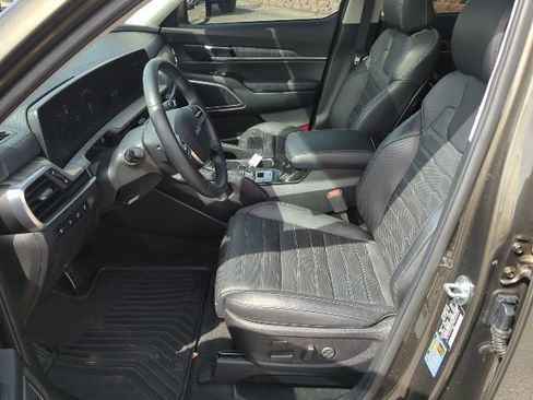 Used 2024 Kia Telluride SX Prestige w/ Towing Package image 15