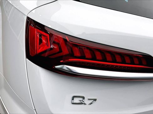 Used 2023 Audi Q7 Premium Plus w/ Premium Plus Package image 28