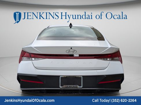 Used 2025 Hyundai Elantra SEL FWD image 5