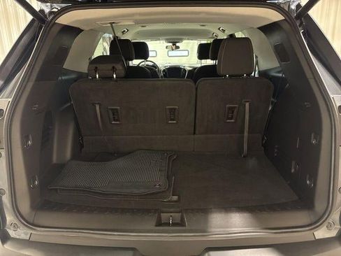 Used 2021 Chevrolet Traverse LT image 24