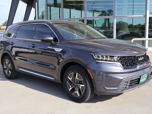 Used 2022 Kia Sorento S FWD image 4
