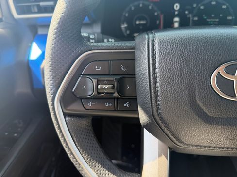 Certified 2025 Toyota Tacoma TRD Off-Road AWD/4WD image 22
