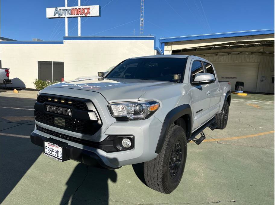 Used 2021 Toyota Tacoma TRD Off-Road w/ Technology Package AWD/4WD image 2