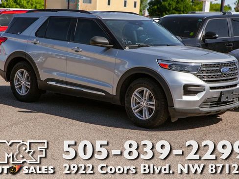 Used 2023 Ford Explorer XLT RWD image 1
