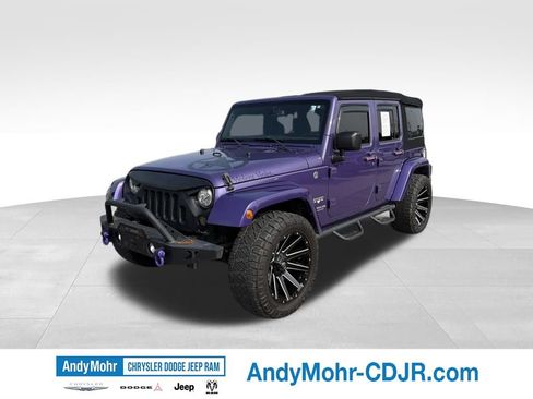 Used 2017 Jeep Wrangler Unlimited Sahara w/ Dual Top Group AWD/4WD image 3