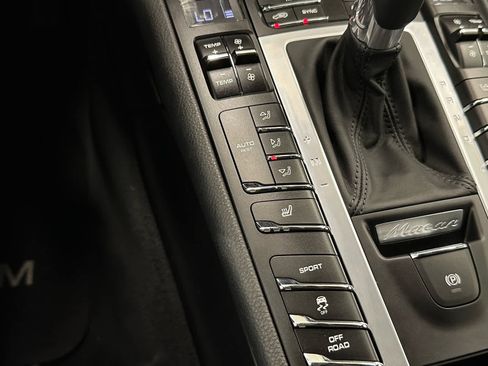 Used 2021 Porsche Macan AWD/4WD image 29