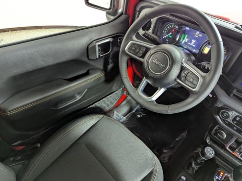 Used 2025 Jeep Wrangler Unlimited Sahara w/ Safety Group image 9