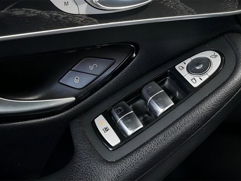 Used 2018 Mercedes-Benz GLC 300 4MATIC image 25