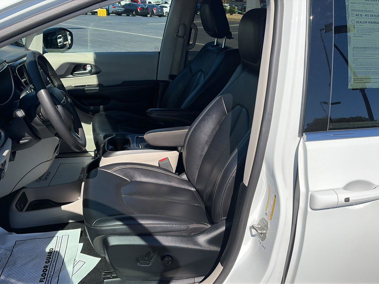 Used 2024 Chrysler Pacifica Touring-L FWD image 10