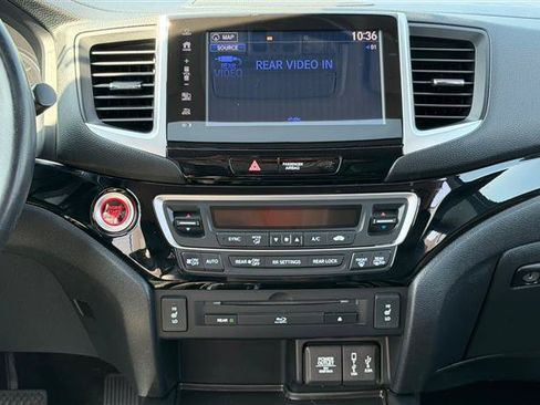 Used 2017 Honda Pilot Touring image 28