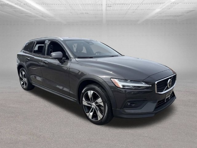 Used 2025 Volvo V60 B5 Cross Country Plus AWD/4WD image 4