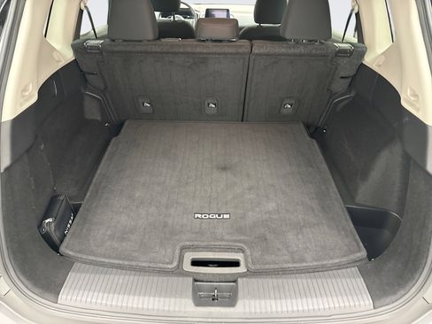 Used 2023 Nissan Rogue S image 18