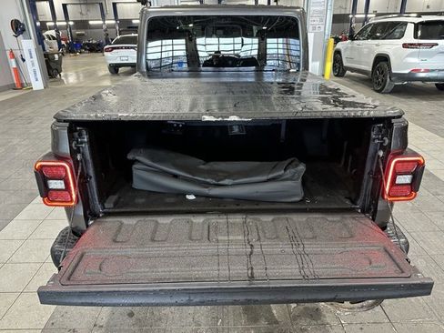 Used 2025 Jeep Gladiator Rubicon w/ Convenience Group image 10