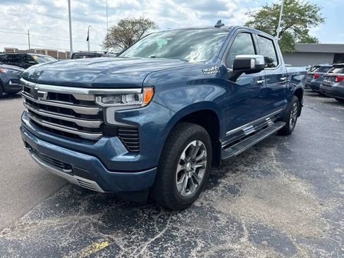 Used 2024 Chevrolet Silverado 1500 High Country w/ Z71 Off-Road Package AWD/4WD image 3