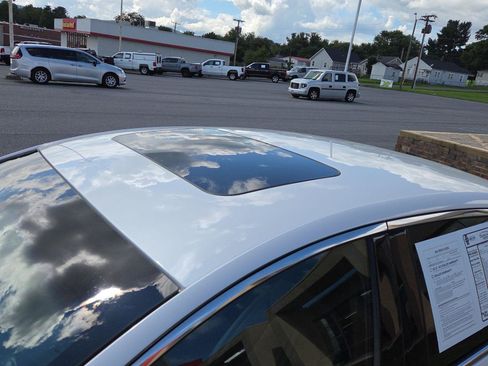 Used 2017 Lincoln MKZ Reserve w/ Luxury Package AWD/4WD image 9