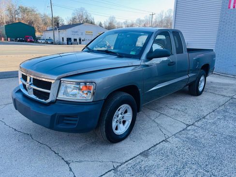 Used 2008 Dodge Dakota SXT image 1