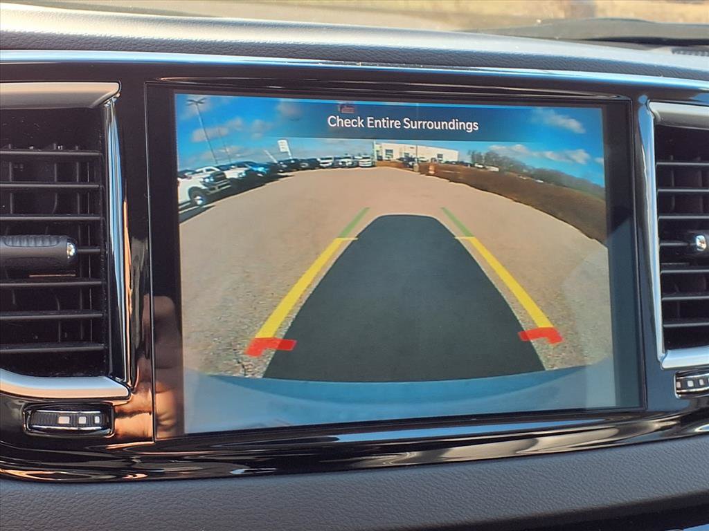 Used 2024 Chrysler Pacifica Touring-L FWD image 9