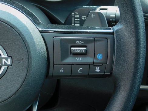 Used 2023 Nissan Rogue SV image 4