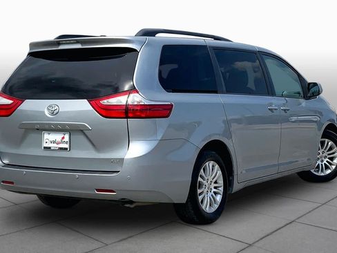 Used 2016 Toyota Sienna XLE Premium FWD image 13