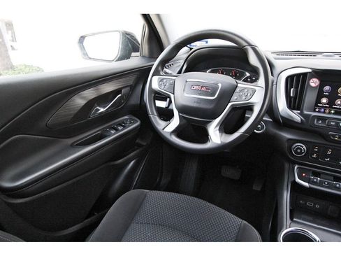 Used 2024 GMC Terrain SLE FWD image 8