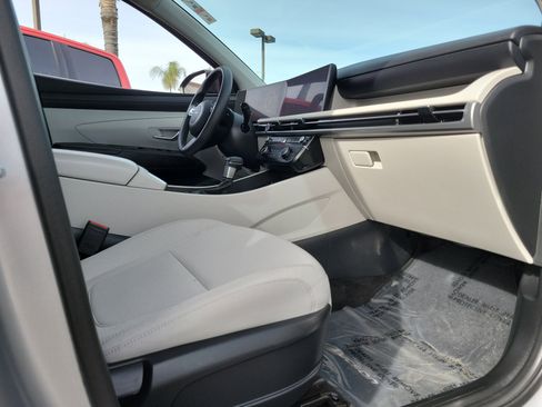 Certified 2025 Hyundai Tucson SE image 22