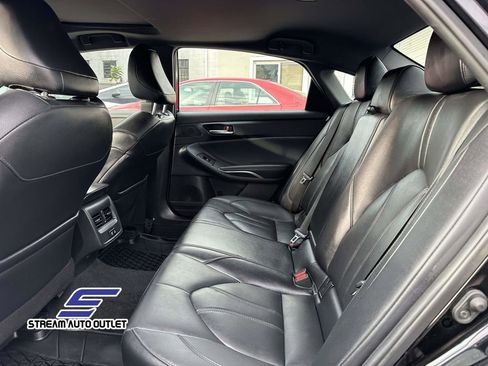 Used 2021 Toyota Avalon XLE image 11