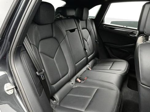 Certified 2025 Porsche Macan AWD/4WD image 17