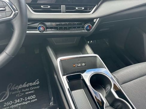 Used 2025 Chevrolet Equinox LT w/ Convenience Package II image 21