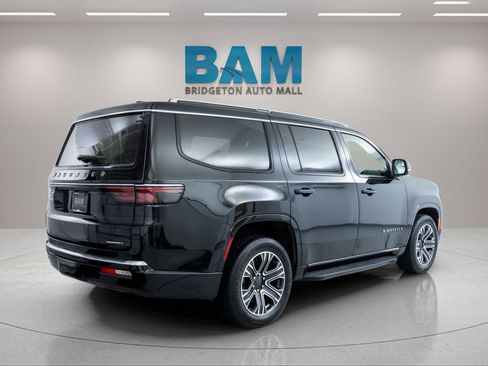 Used 2023 Jeep Wagoneer Series II AWD/4WD image 3