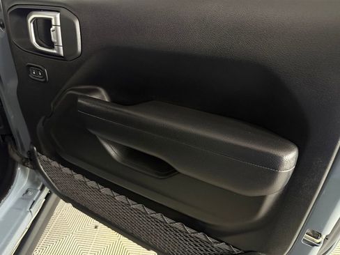 Used 2024 Jeep Wrangler Unlimited AWD/4WD image 32