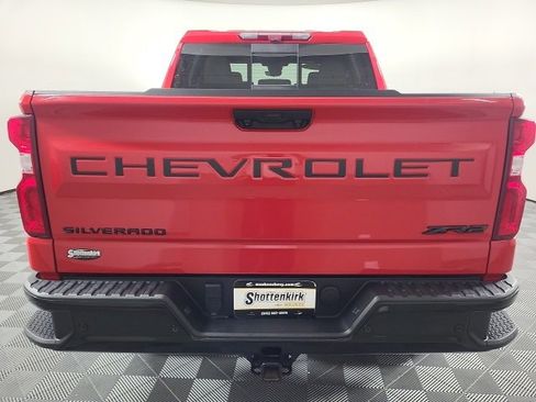 Used 2024 Chevrolet Silverado 1500 ZR2 w/ Technology Package image 9