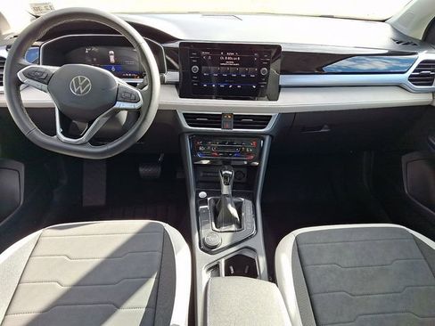 Used 2025 Volkswagen Taos SE w/ Panoramic Sunroof Package AWD/4WD image 15