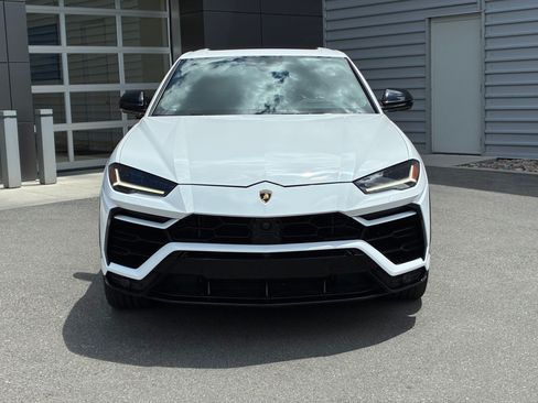 Used 2022 Lamborghini Urus AWD/4WD image 9