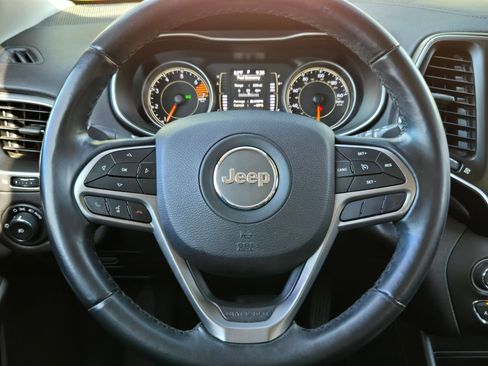 Used 2019 Jeep Cherokee Latitude Plus FWD image 20